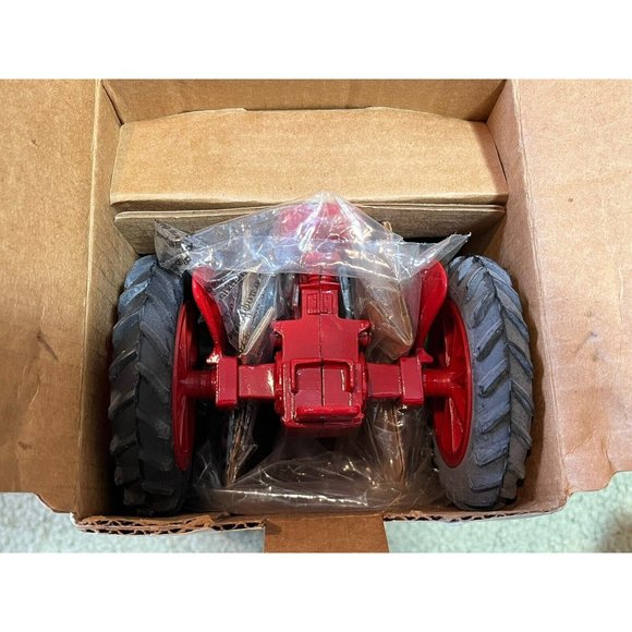 New! ERTL Farmall 350 Tractor PA Keystone 1992 FFA Edition 1/16 New in Box # 1 - Picture 5 of 6